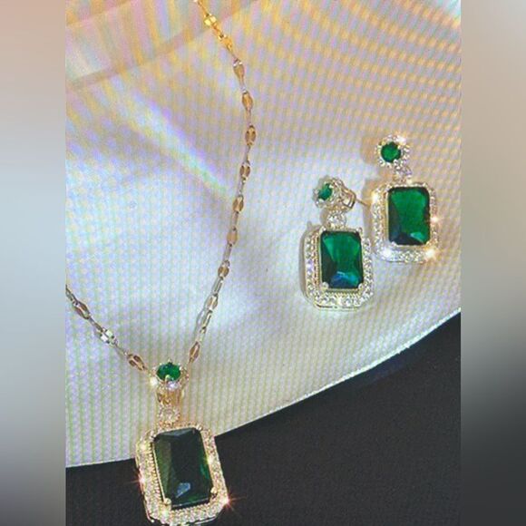 Faux Emerald Necklace Pendant & Earring Set Pierced Ears - Picture 3 of 7